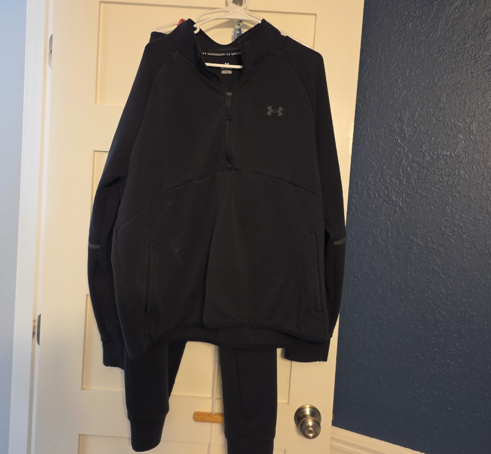 UUNDER ARMOR  Black Half-Zip Men’s Pullover And Drawstring Matching Pants